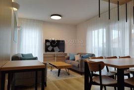 MODERNI VELIKI APARTMAN - MALINSKA - 350M OD MORA, Malinska-Dubašnica, Appartment