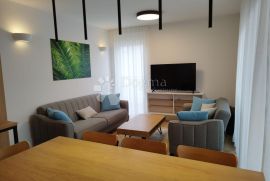 MODERNI VELIKI APARTMAN - MALINSKA - 350M OD MORA, Malinska-Dubašnica, Apartamento