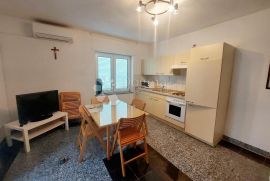 KRK  - KUĆA S 5 APARTMANA, Krk, بيت