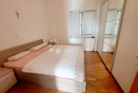 KRK  - KUĆA S 5 APARTMANA, Krk, بيت