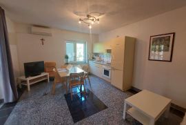 KRK  - KUĆA S 5 APARTMANA, Krk, بيت