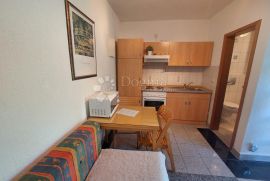 KRK  - KUĆA S 5 APARTMANA, Krk, بيت