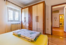 Predivna apartmanska kuća sa bazenom, Pula, House