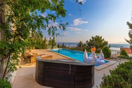 VILLA SA PANORAMSKIM POGLEDOM (CRIKVENICA), Crikvenica, Casa