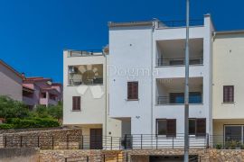 Luksuzni apartman sa terasom  i garažom u Cresu, Cres, Appartment