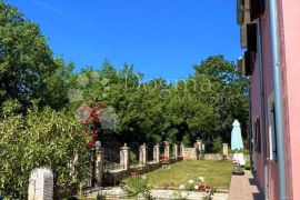 OBITELJSKA KUĆA NEDALEKO SVIH SADRŽAJA, Labin, Haus