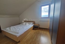 NJIVICE - APARTMAN U POTKROVLJU S TERASOM, Omišalj, Apartamento