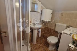 NJIVICE - APARTMAN U POTKROVLJU S TERASOM, Omišalj, Apartamento