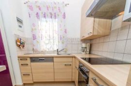 Apartman s okućnicom blizu mora, Dobrinj, Wohnung