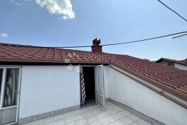 Kuća sa 11 apartmana 300m od mora, Crikvenica, بيت