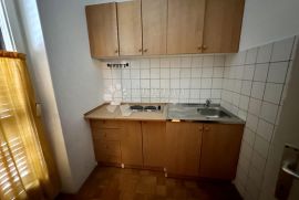 Kuća sa 11 apartmana 300m od mora, Crikvenica, بيت