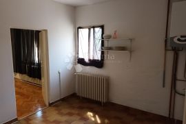 Kuća katnica za prodaju,180 m²,plac 6 670 m²,Darda, Darda, Haus