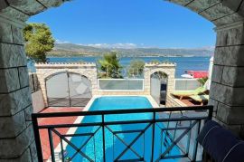 Villa prvi red uz more - TROGIR, Trogir, Ev