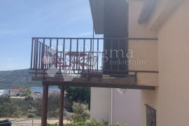 PRIMOSTEN-APARTMANSKA KUĆA S POGLEDOM, Primošten, بيت