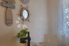 PRIMOSTEN-APARTMANSKA KUĆA S POGLEDOM, Primošten, بيت