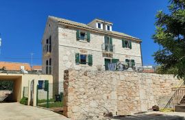 ŠIBENIK OTOK KAPRIJE - KAMENA VILA NA SAMOJ OBALI, Šibenik - Okolica, Casa