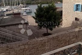 ŠIBENIK OTOK KAPRIJE - KAMENA VILA NA SAMOJ OBALI, Šibenik - Okolica, Casa