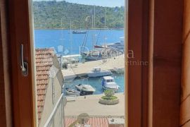 ŠIBENIK OTOK KAPRIJE - KAMENA VILA NA SAMOJ OBALI, Šibenik - Okolica, Casa