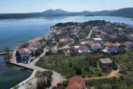 RASLINA (ŠIBENIK)-GRAĐEVINSKO ZEMLJIŠTE PRVI RED, Šibenik - Okolica, Terreno