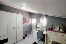 2 APARTMANA SA POGLEDOM NA MORE, 200 METARA OD MORA, Malinska-Dubašnica, Appartamento