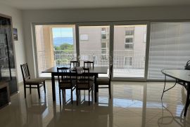 Apartman Klenovica 96m2 40 m od mora, Novi Vinodolski, Appartamento