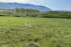 Veliko poljoprivredno zemljište, Kršan, Terrain