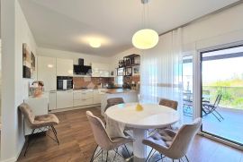 CRIKVENICA ,PENTHOUSE 3S+DB,VELIKA GARAŽA, Crikvenica, Appartamento