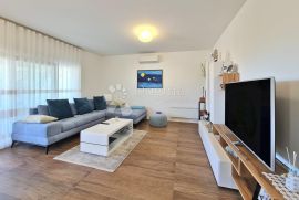 CRIKVENICA ,PENTHOUSE 3S+DB,VELIKA GARAŽA, Crikvenica, Appartamento