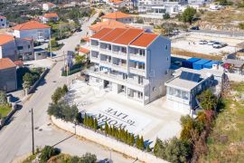 TROGIR-SEGET DONJI MINI HOTEL S MOGUĆNOSTI GRADNJE JOŠ JEDNOG SLIČNOG OBJEKTA !!!, Seget, Immobili commerciali