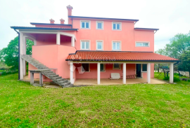 VELIKA KUĆA 647 m2 (prizemlje + kat + mansarda), Labin, Maison