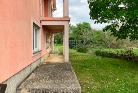 VELIKA KUĆA 647 m2 (prizemlje + kat + mansarda), Labin, Maison