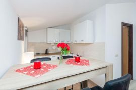 Istra - kuća s 5 apartmana u blizini Poreča, Poreč, Ev