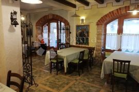 Boutique hotel s bazenom i restoranom na odličnoj poziciji, Umag, Immobili commerciali