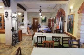 Boutique hotel s bazenom i restoranom na odličnoj poziciji, Umag, Immobili commerciali