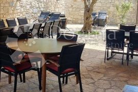 UHODANI POSAO VILA SA RESTORANOM 2 KM OD MORA, Poreč, Σπίτι