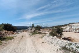 IZVRSNA POSLOVNA PRILIKA - EKSPLOATACIJSKO POLJE NA BRAČU, Nerežišća, Land