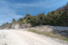 IZVRSNA POSLOVNA PRILIKA - EKSPLOATACIJSKO POLJE NA BRAČU, Nerežišća, Land