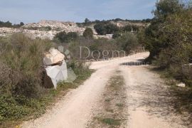 IZVRSNA POSLOVNA PRILIKA - EKSPLOATACIJSKO POLJE NA BRAČU, Nerežišća, Land