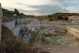 IZVRSNA POSLOVNA PRILIKA - EKSPLOATACIJSKO POLJE NA BRAČU, Nerežišća, Land