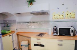 Kantrida, prizemlje etaža sa dva namještena apartmana, Rijeka, Apartamento