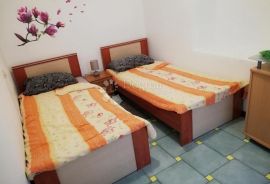 Kantrida, prizemlje etaža sa dva namještena apartmana, Rijeka, Apartamento