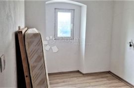 SIMPATIČAN STAN SA OKUĆNICOM, NADOMAK GRADA, Labin, Apartamento