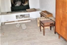 SIMPATIČAN STAN SA OKUĆNICOM, NADOMAK GRADA, Labin, Apartamento