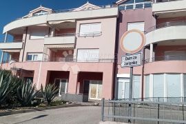 VODICE – POSLOVNI PROSTOR ZA AUTOMAT CLUB ILI DRUGE DJELATNOSTI, Vodice, Ticari emlak