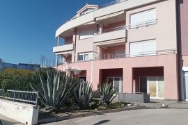 VODICE – POSLOVNI PROSTOR ZA AUTOMAT CLUB ILI DRUGE DJELATNOSTI, Vodice, Ticari emlak