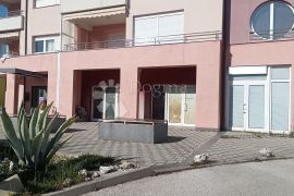 VODICE – POSLOVNI PROSTOR ZA AUTOMAT CLUB ILI DRUGE DJELATNOSTI, Vodice, Ticari emlak