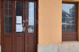 ROVINJ ATRAKTIVAN VELIKI POSLOVNI PROSTOR ZA NAJAM, Rovinj, العقارات التجارية