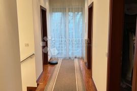 VILA S PREKRASNIM POGLEDOM - ŠESTINE - 430 m2, Zagreb, Ev