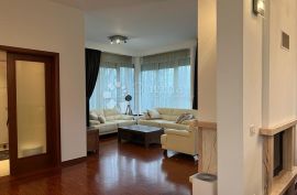 VILA S PREKRASNIM POGLEDOM - ŠESTINE - 430 m2, Zagreb, Ev