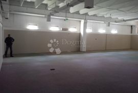 Prostran poslovni prostor 1100m2 PULA, Pula, Ticari emlak